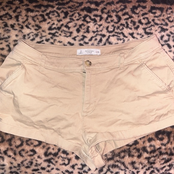 Abercrombie & Fitch Women's Tan Cargo Shorts - Picture 1 of 3